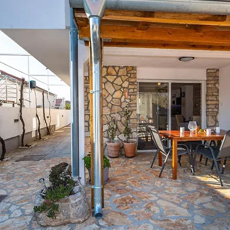 Maia Lena Apartment *